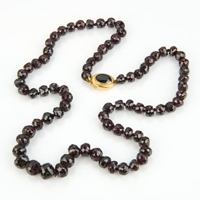 Collana in granati, oro giallo 18 kt