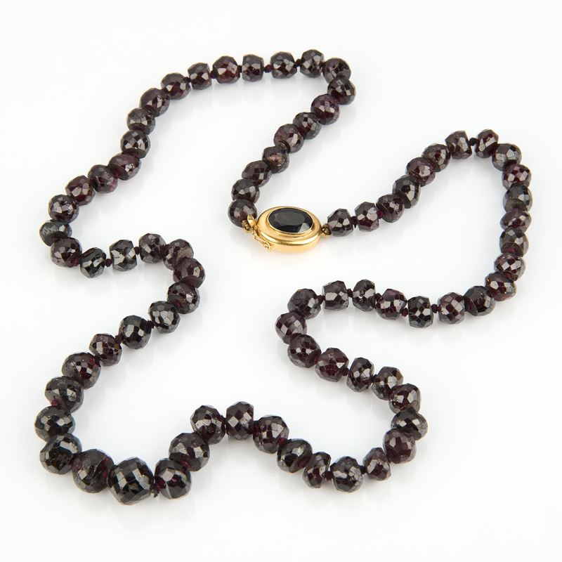 Collana in granati, oro giallo 18 kt