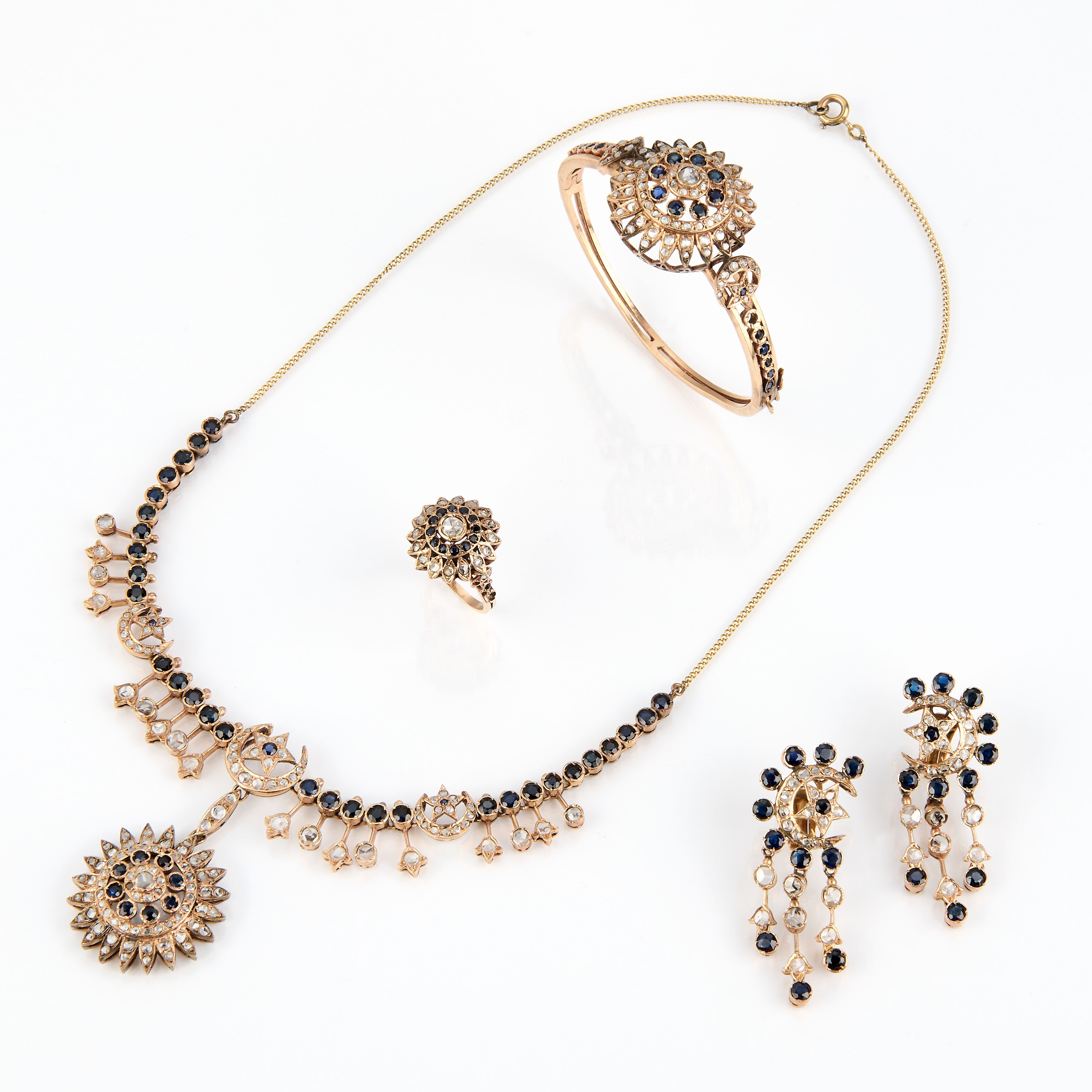 Parure stile antico in oro rosso con zaffiri e rose di diamante