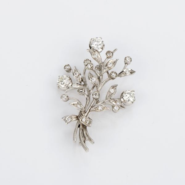 Spilla tralcio fiori in oro bianco e diamanti