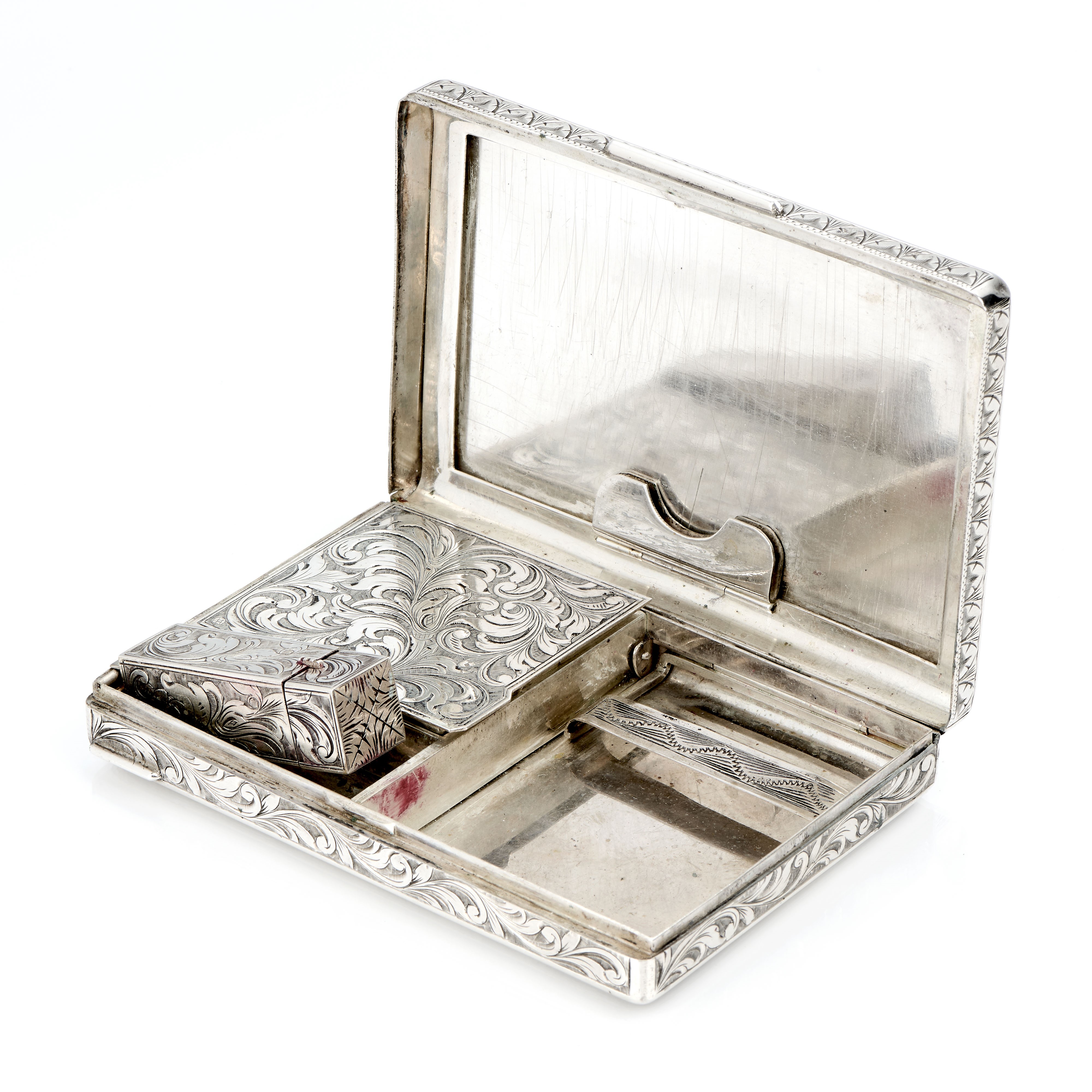 Trousse rettangolare in argento con incisioni a motivo vegetale