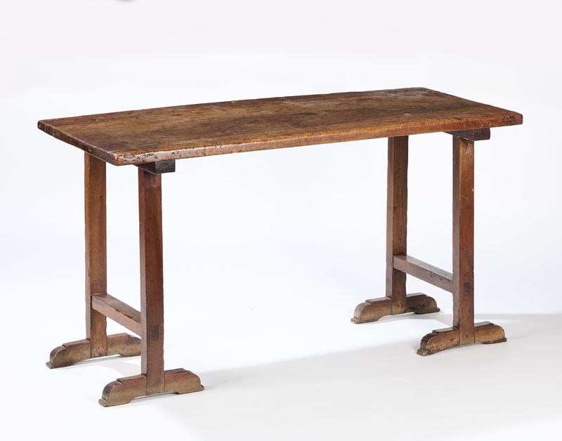 Tavolo a fratina in legno di noce