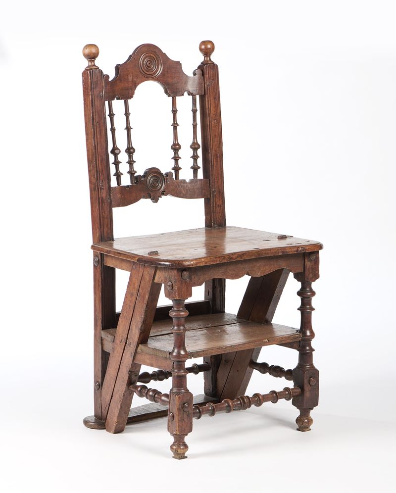 Sedia da biblioteca in legno di noce