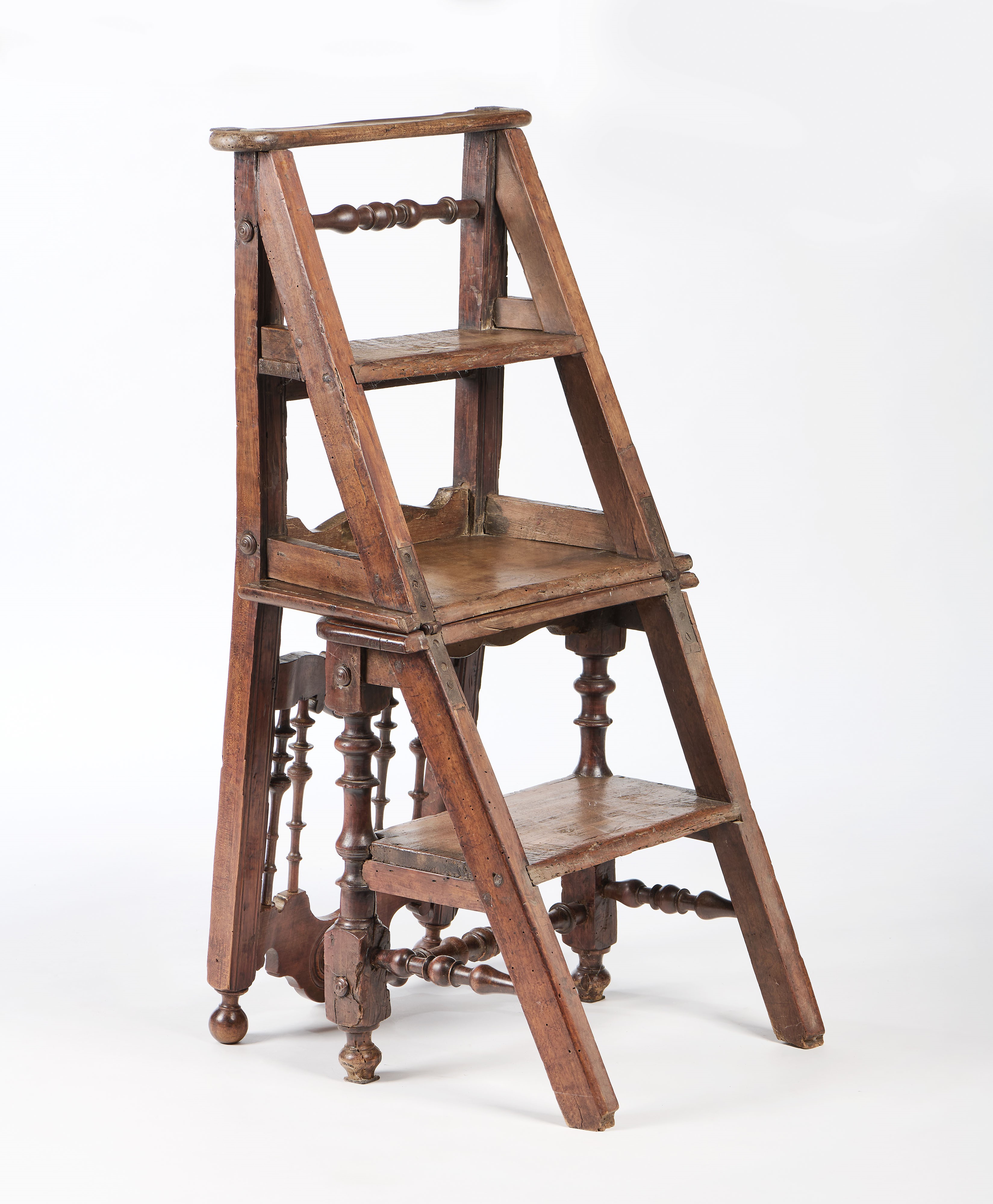 Sedia da biblioteca in legno di noce