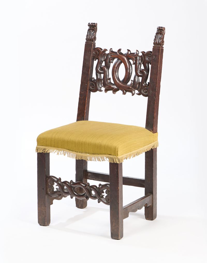 Sedia in legno di noce