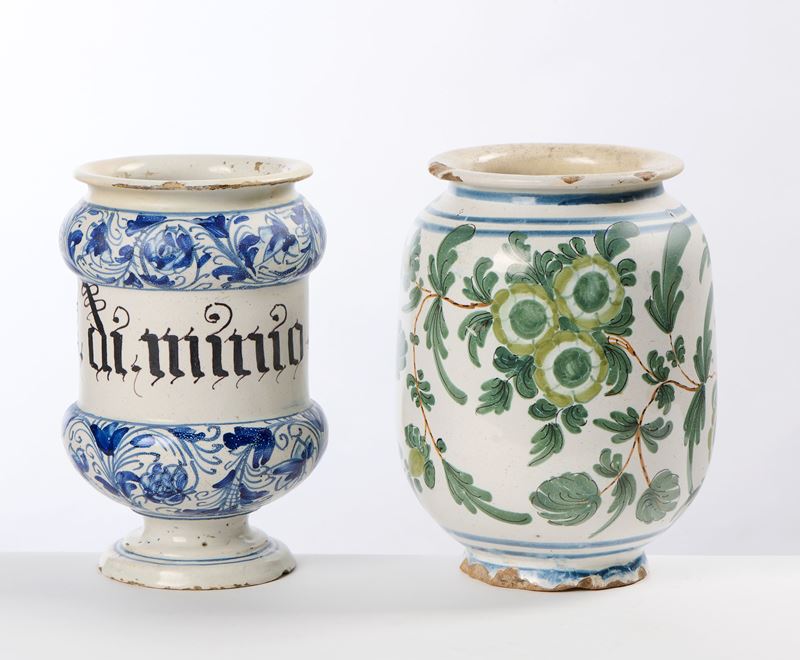Albarello e vaso in maiolica policroma