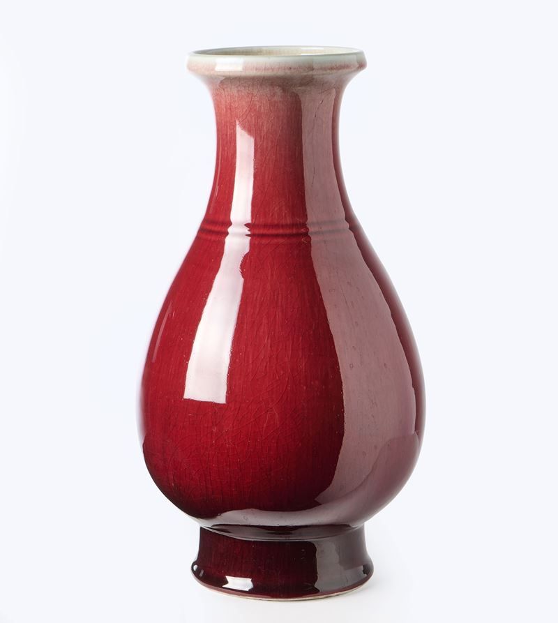 Vaso in porcellana rosso cenere