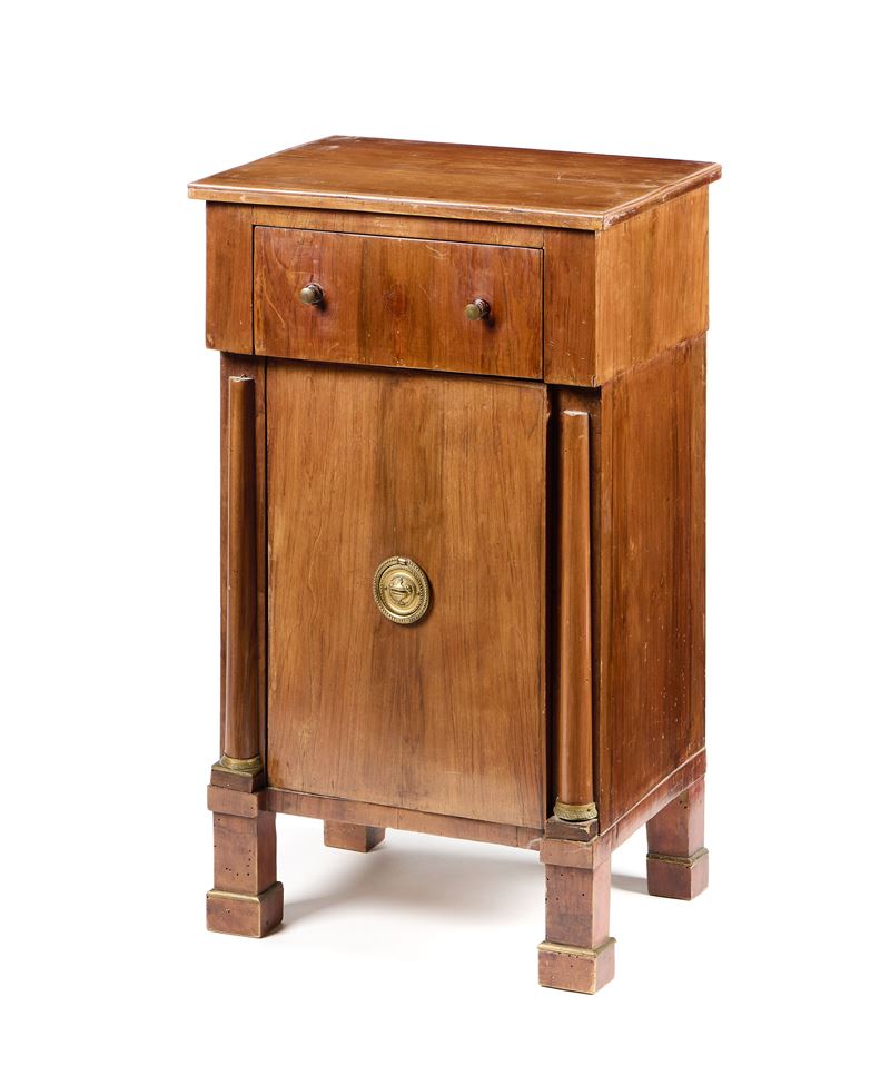 Comodino in listra di noce