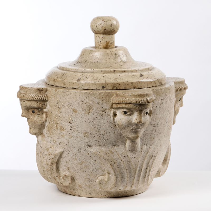 Mortaio in travertino con coperchio