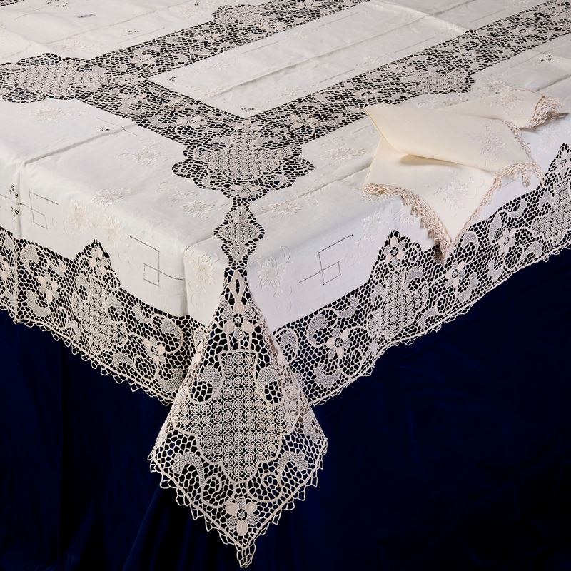 Tovaglia di lino color naturale e dodici tovaglioli