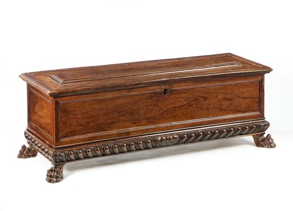 Cassapanca in legno di noce