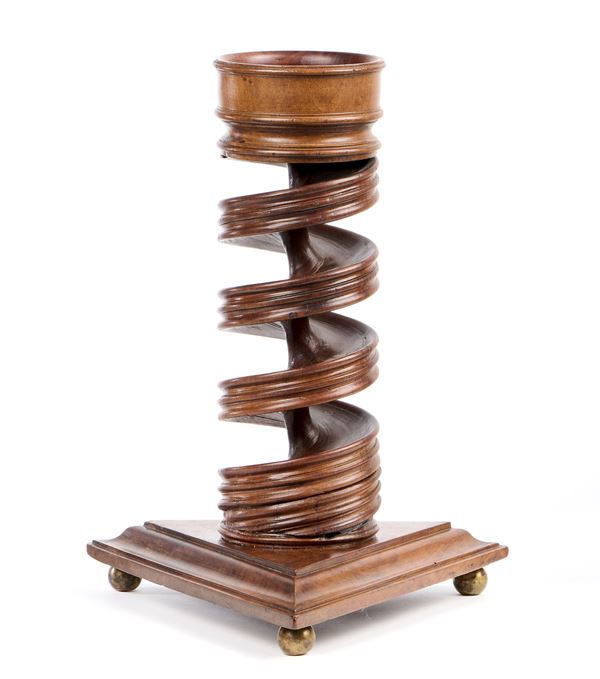 Modello di spirale in legno