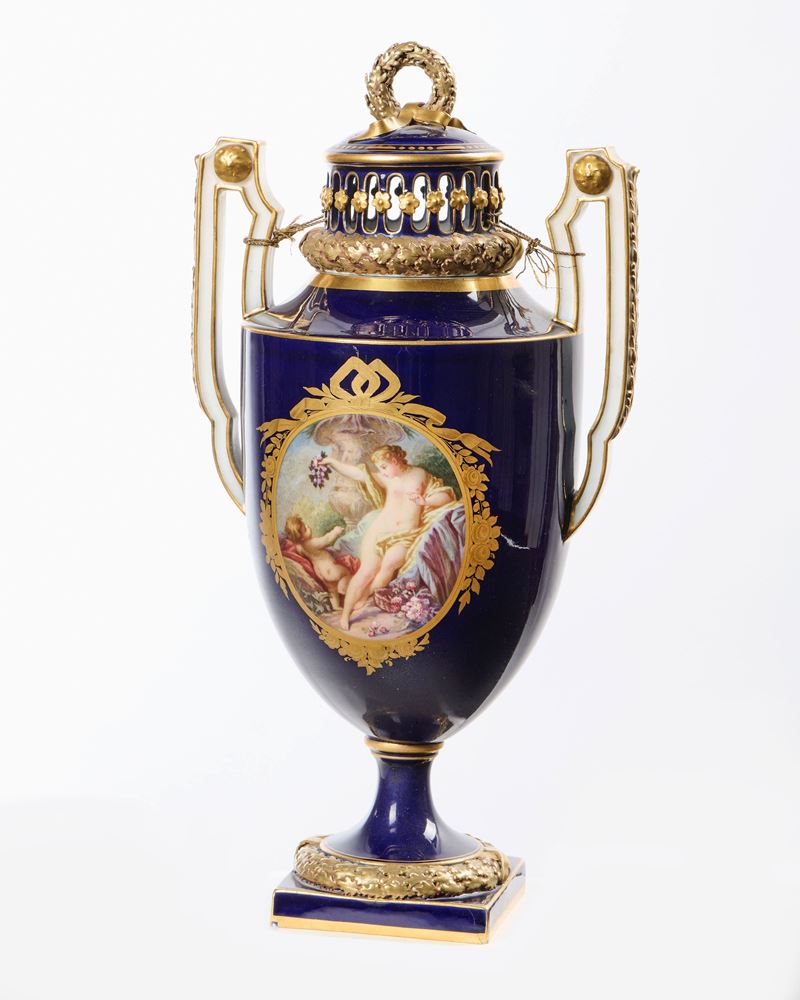 Anfora biansata in porcellana blu oro