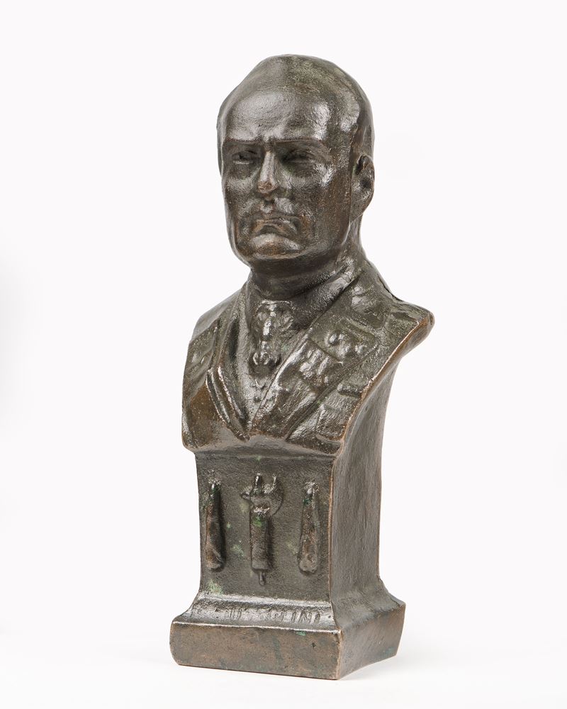Busto di Mussolini