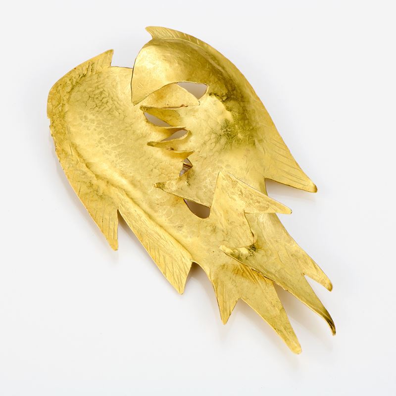 Spilla scultura in oro giallo