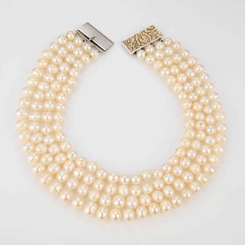 Collana a quattro fili di perle di fiume