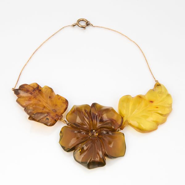 Collana girocollo a fiore in ambra  - Asta Gioielli - Casa d'aste Farsettiarte