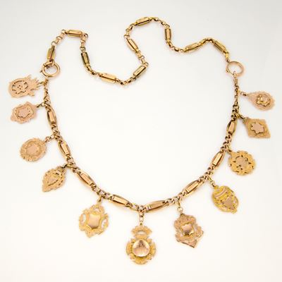 Lunga collana in oro 9 kt con medaglie da orologio