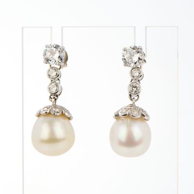 Coppia di pendenti in oro bianco 18 kt con perle barocche e diamanti