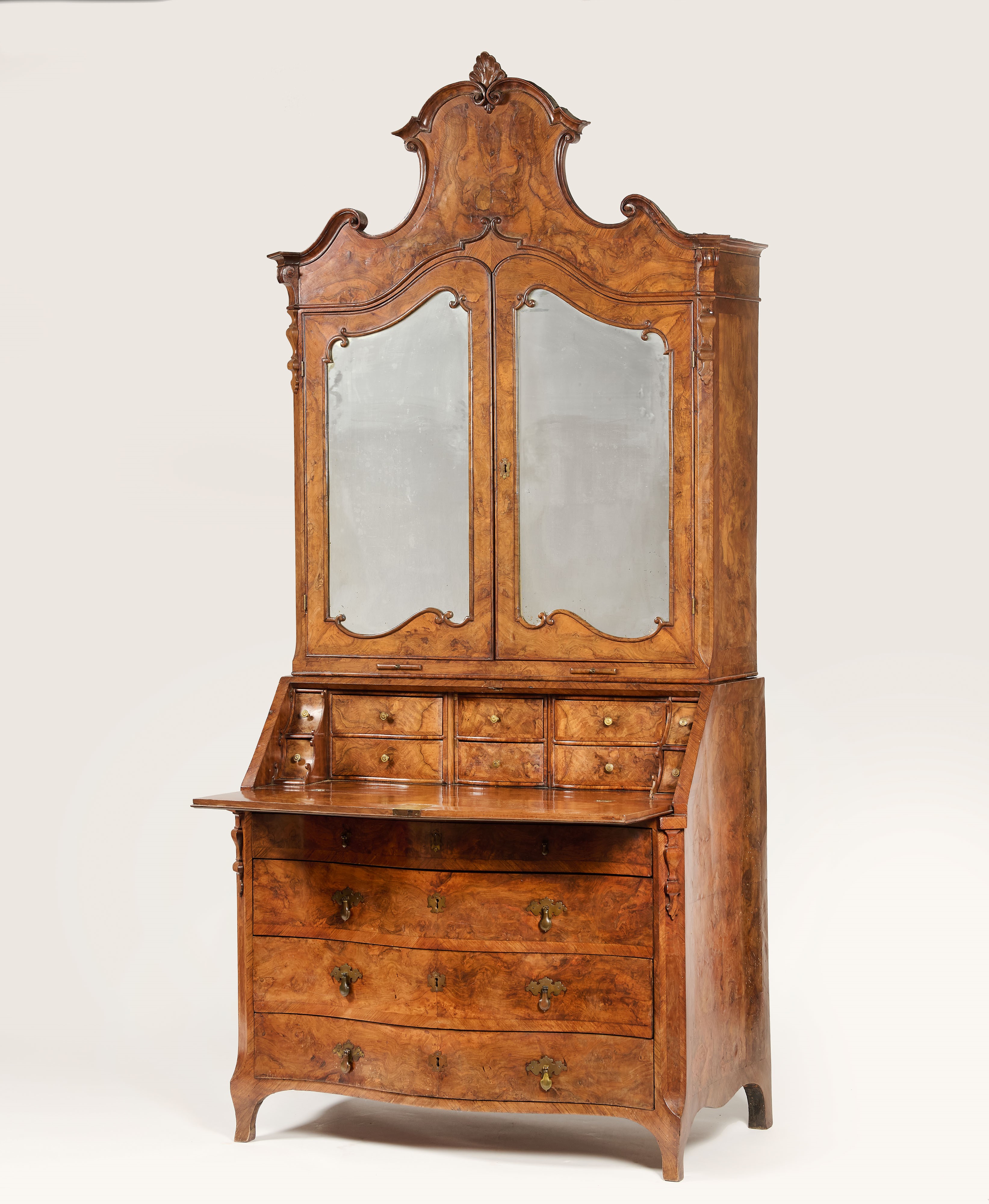 Trumeau lastronato in radica e listra di noce