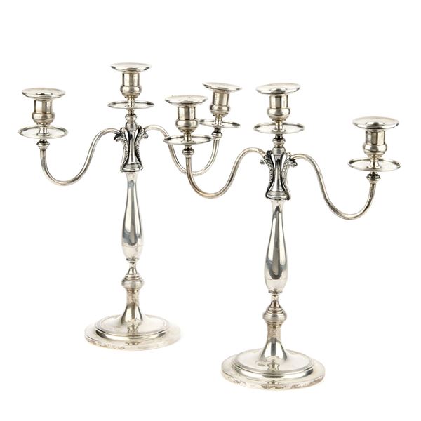 Coppia di candelabri a tre fiamme in argento