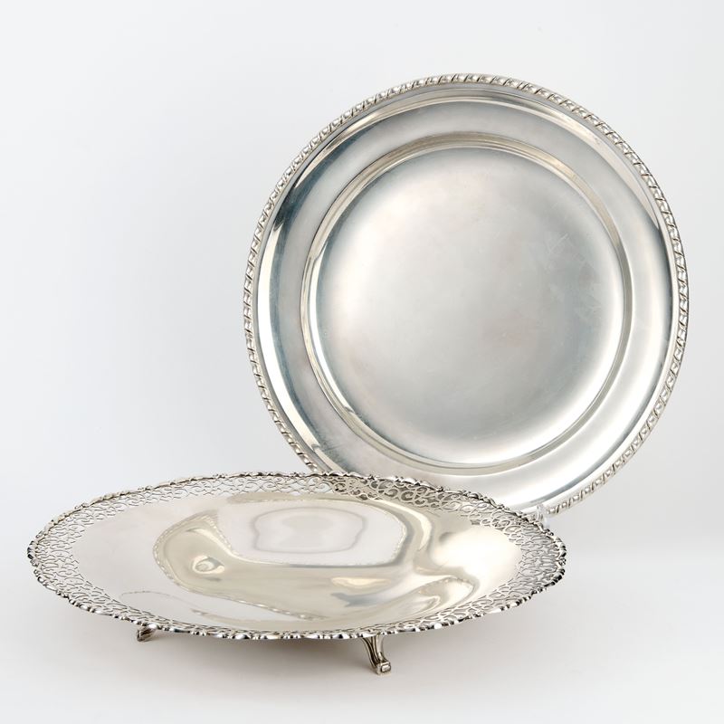 Due vassoi in argento