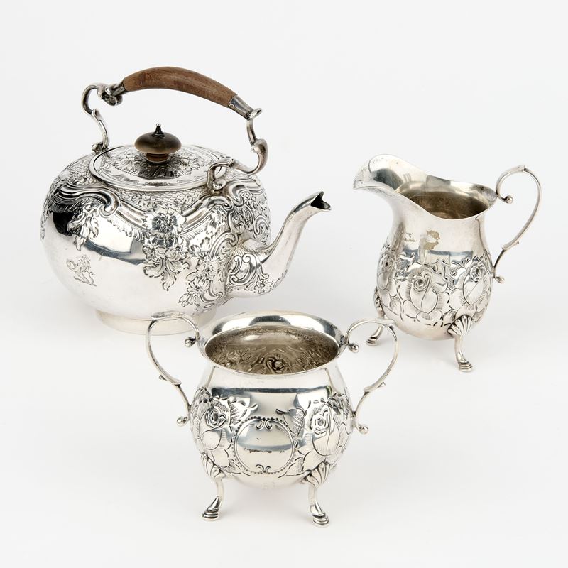 Teiera, lattiera e zuccheriera in argento
