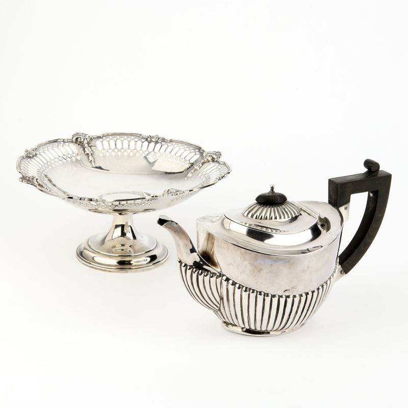 Teiera e alzata in argento