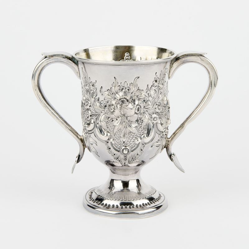 Coppa biansata in argento