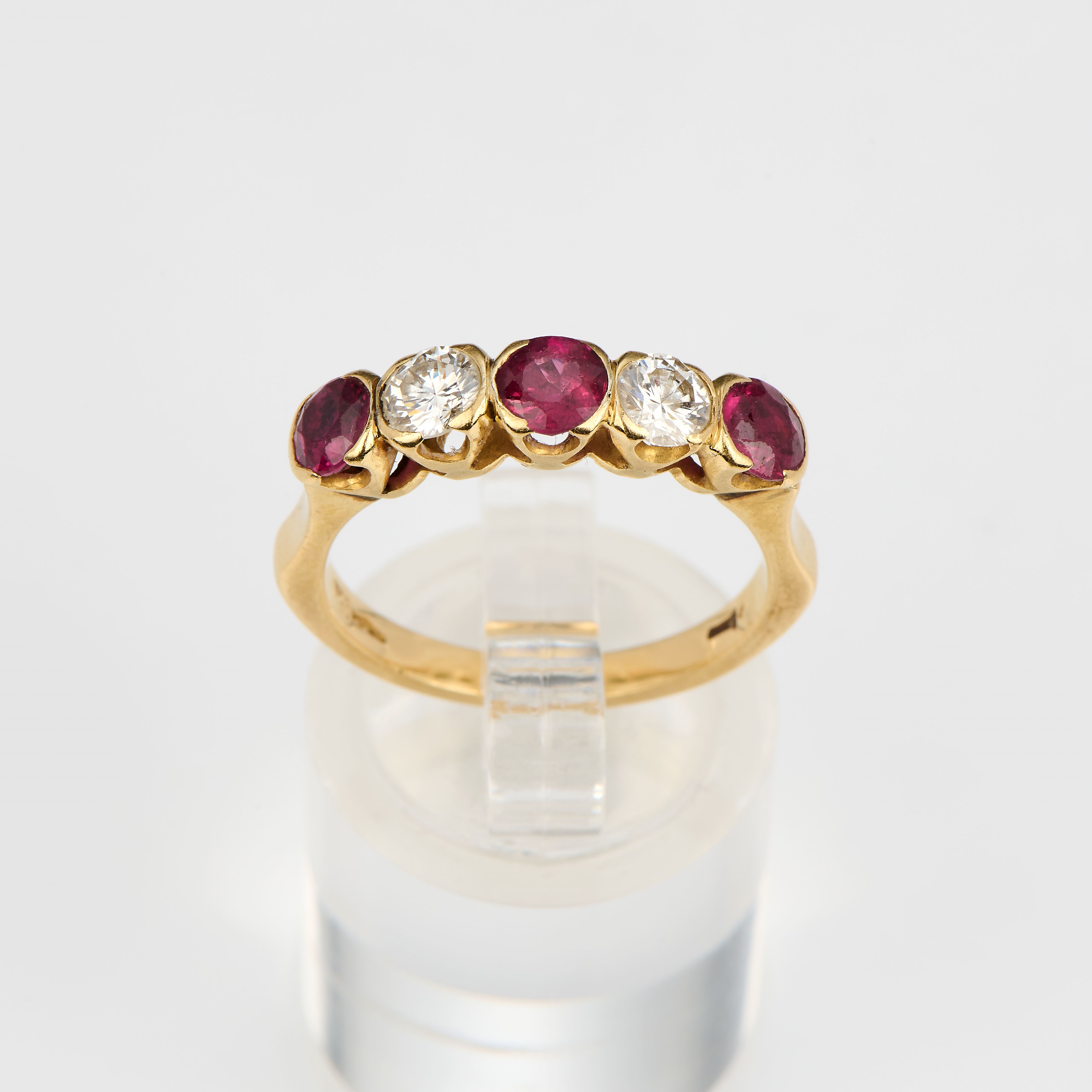 Fede in oro giallo con rubini e diamanti