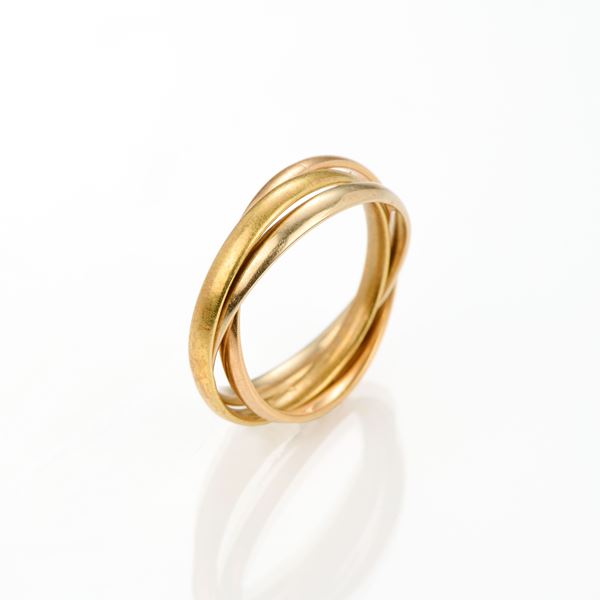Anello in oro giallo a tre cerchi intrecciati