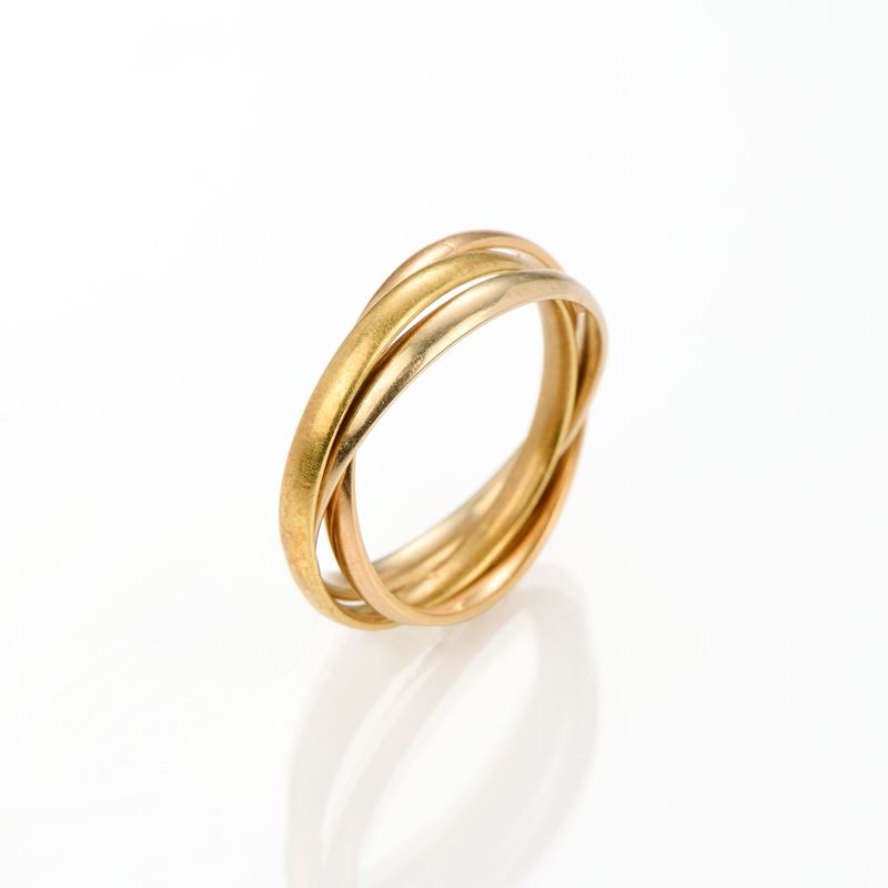 Anello in oro giallo a tre cerchi intrecciati