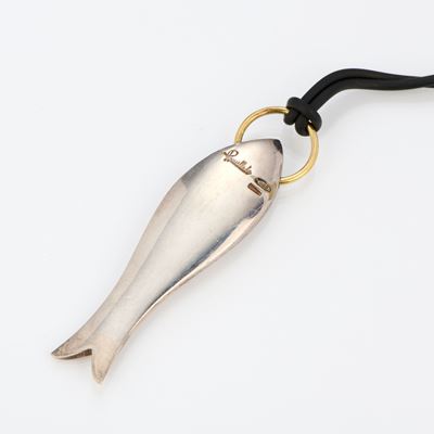 Pomellato, Pendente a pesce in argento sterling con collana in caucciù