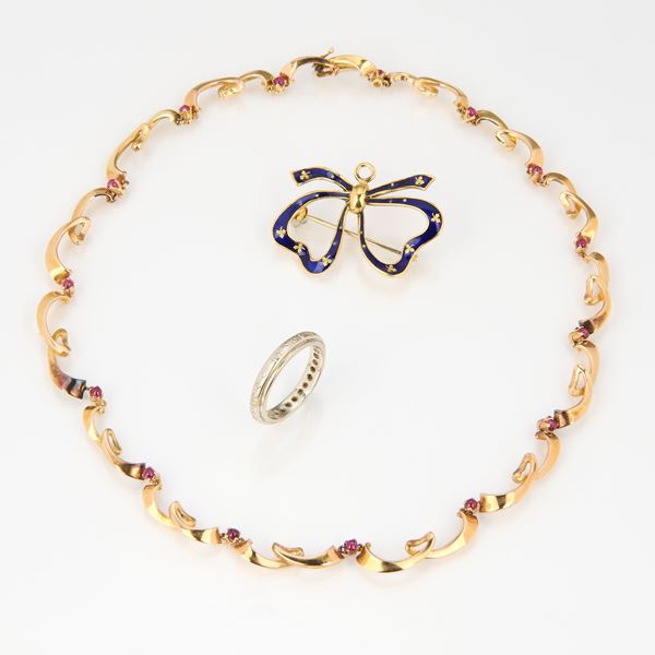 Collana, spilla da orologio e fedina in oro