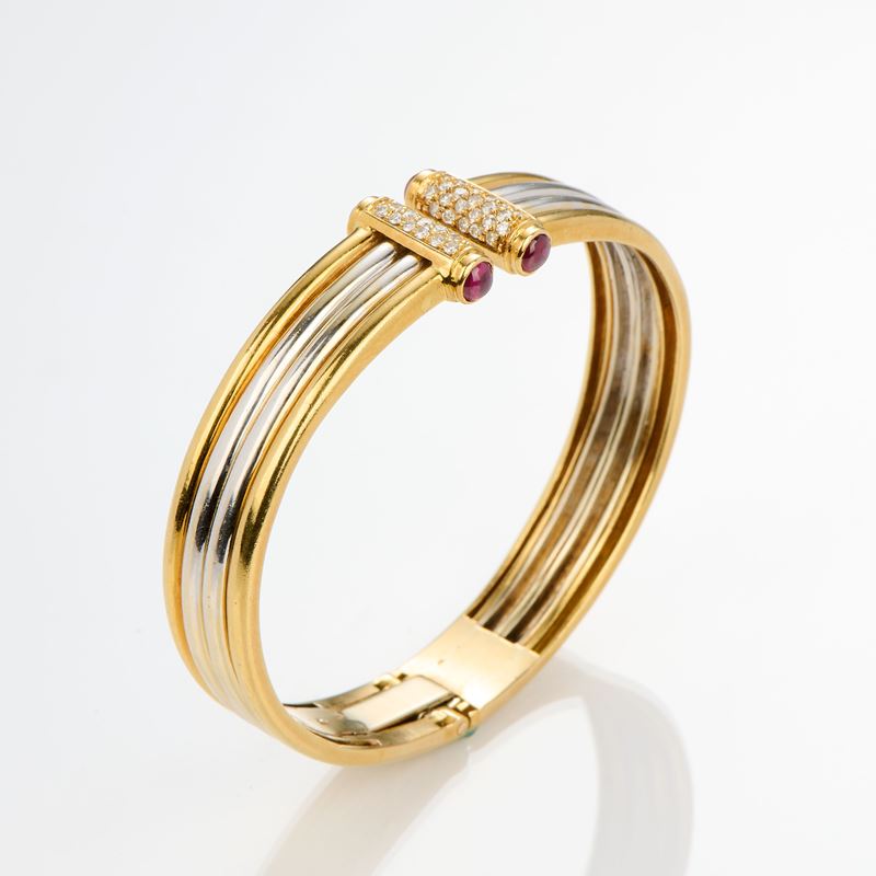 Piaget, bracciale semirigido in oro giallo e bianco, diamanti e piccoli rubini