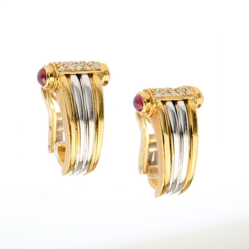 Piaget, orecchini a clips in oro giallo e bianco, diamanti e piccoli rubini