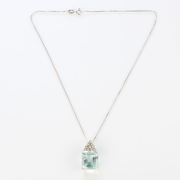 Pendente geometrico in oro bianco con acquamarina e diamanti