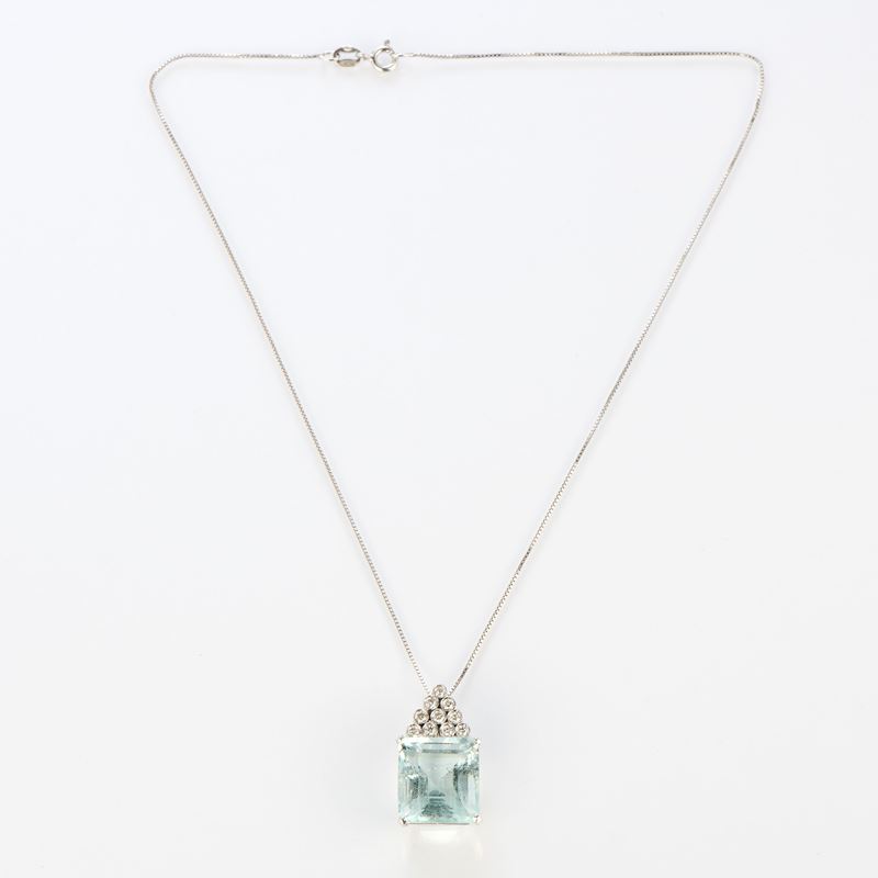 Pendente geometrico in oro bianco con acquamarina e diamanti
