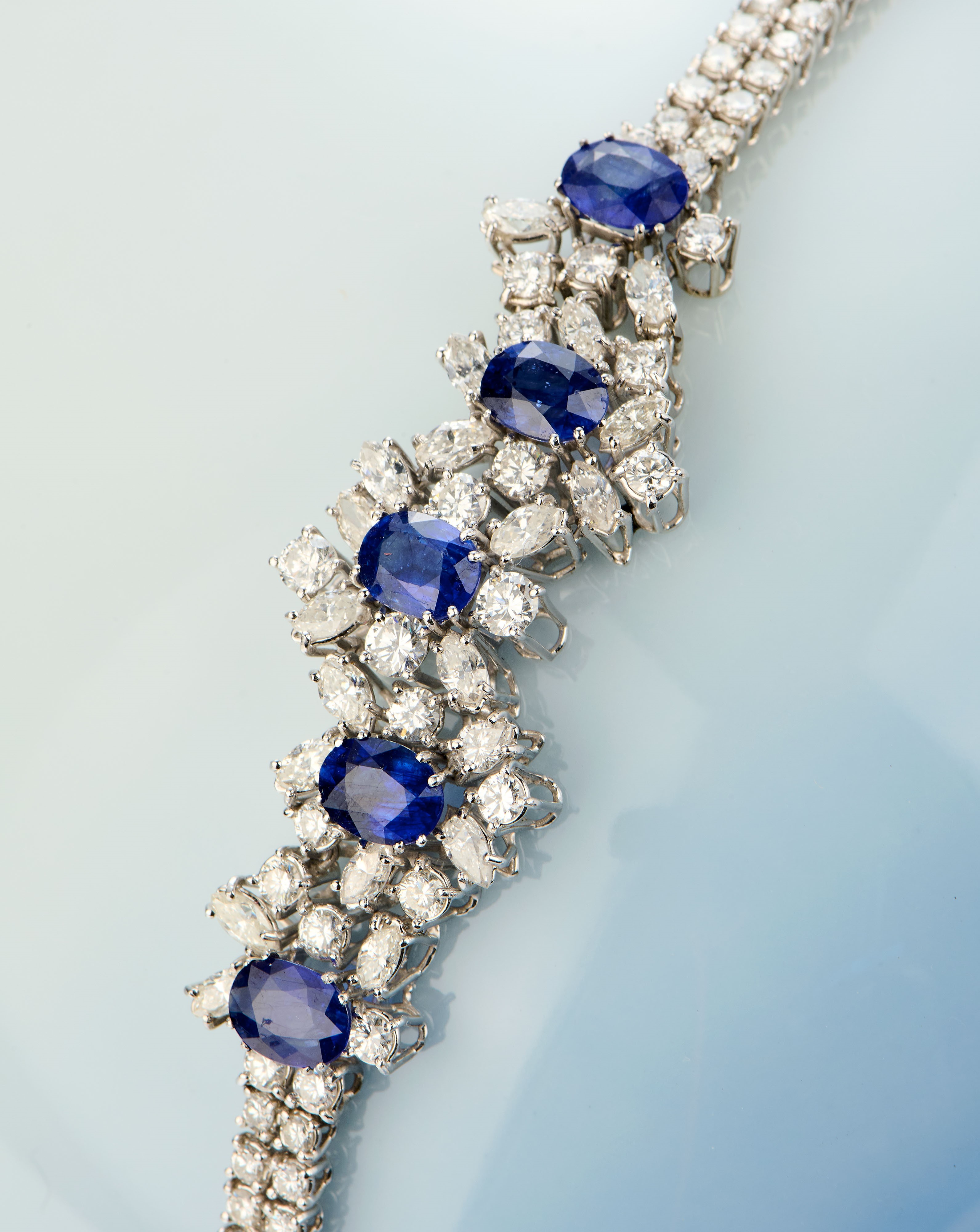 Bracciale in oro bianco con zaffiri e diamanti