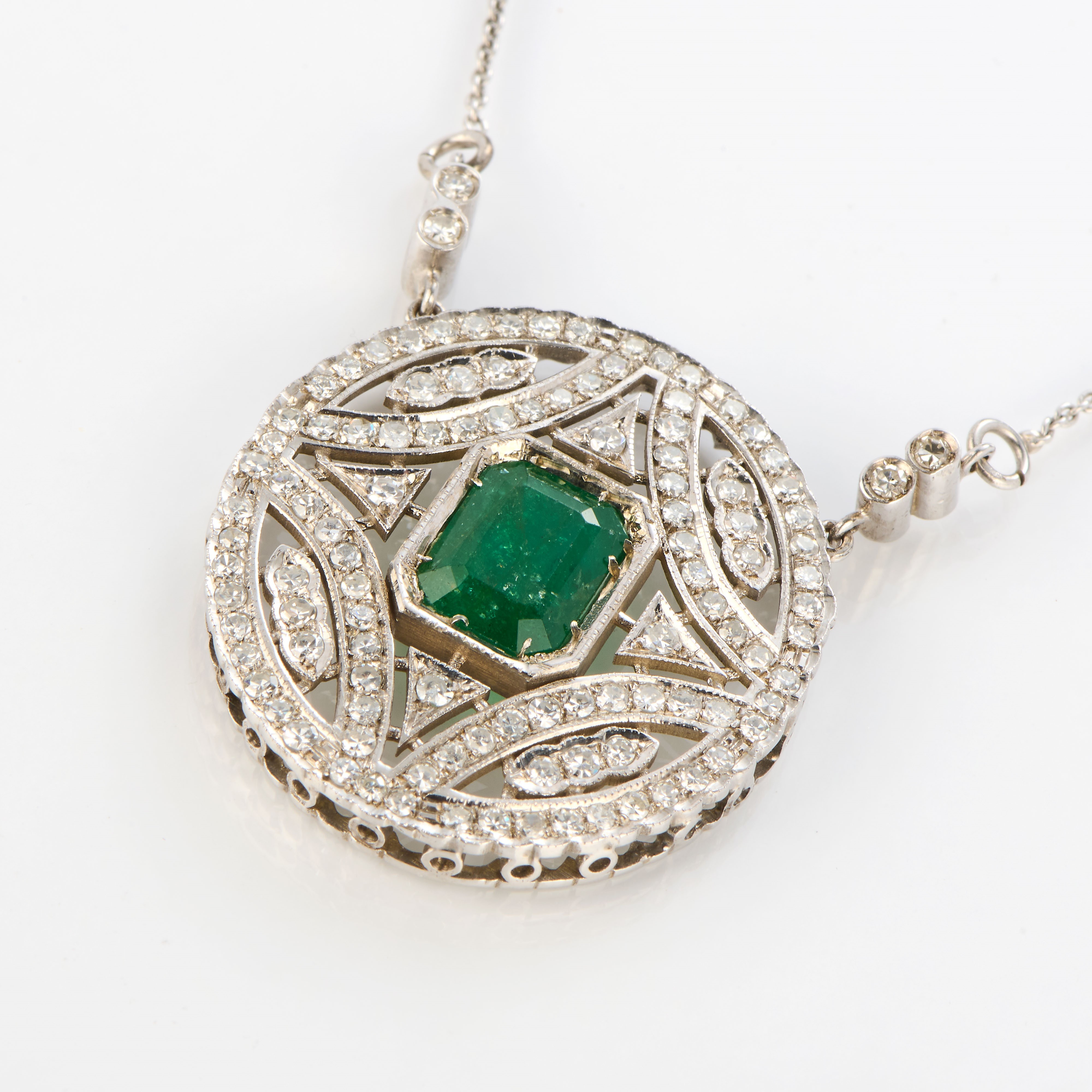 Collana con pendente in oro bianco con smeraldo e diamanti