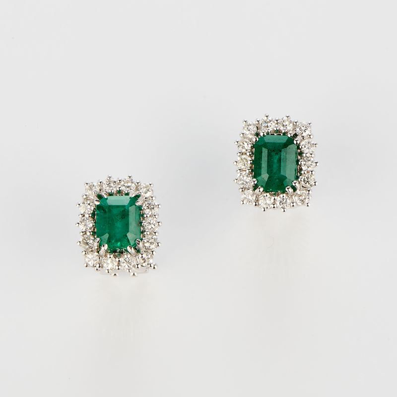 Orecchini rettangolari a clips in oro bianco con smeraldi e diamanti