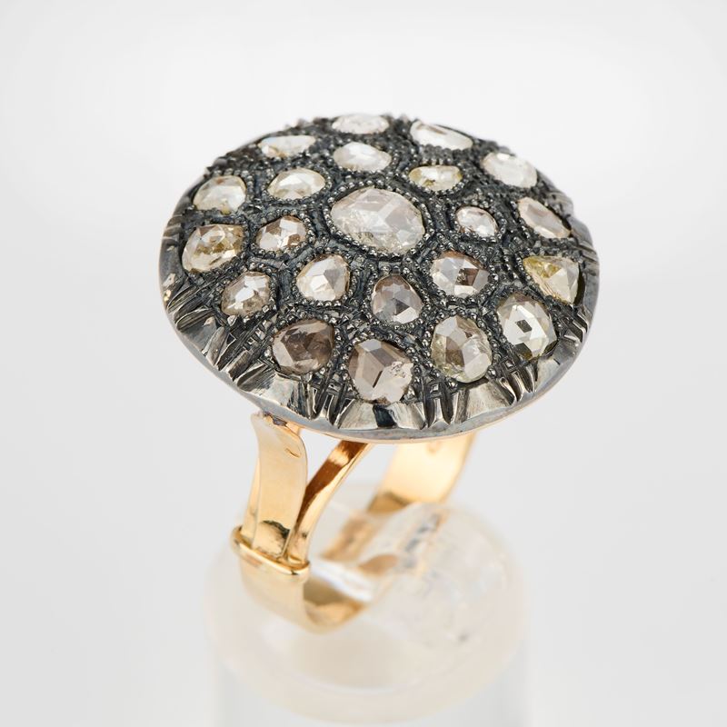 Anello rotondo in oro giallo, argento e rose di diamante