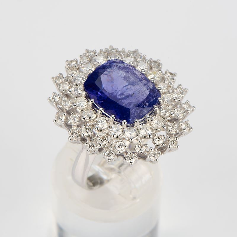 Anello a fiore in oro bianco con tanzanite e diamanti