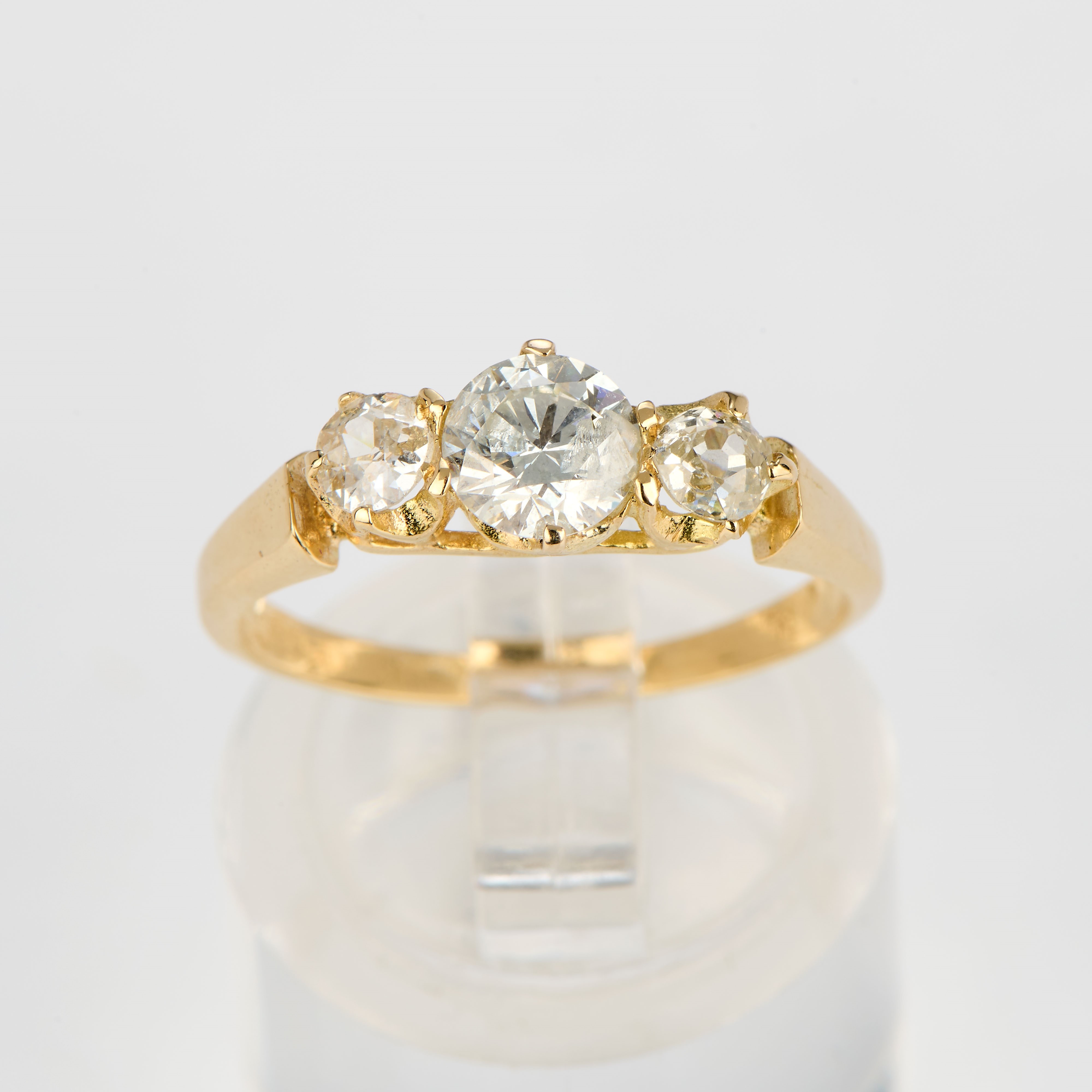 Anello in oro giallo e diamanti