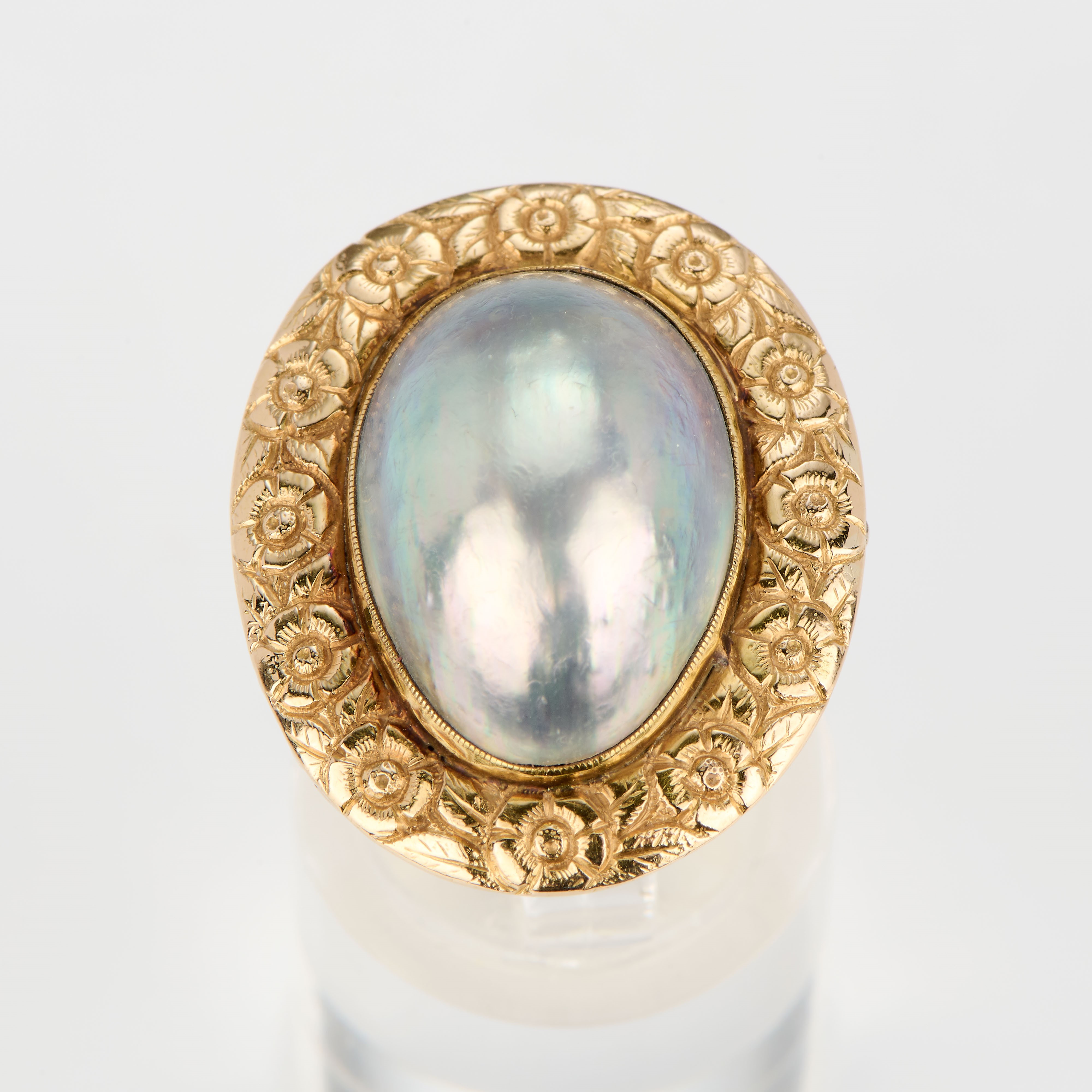 Anello in oro giallo 18 kt con perla Mabè grigia ovale