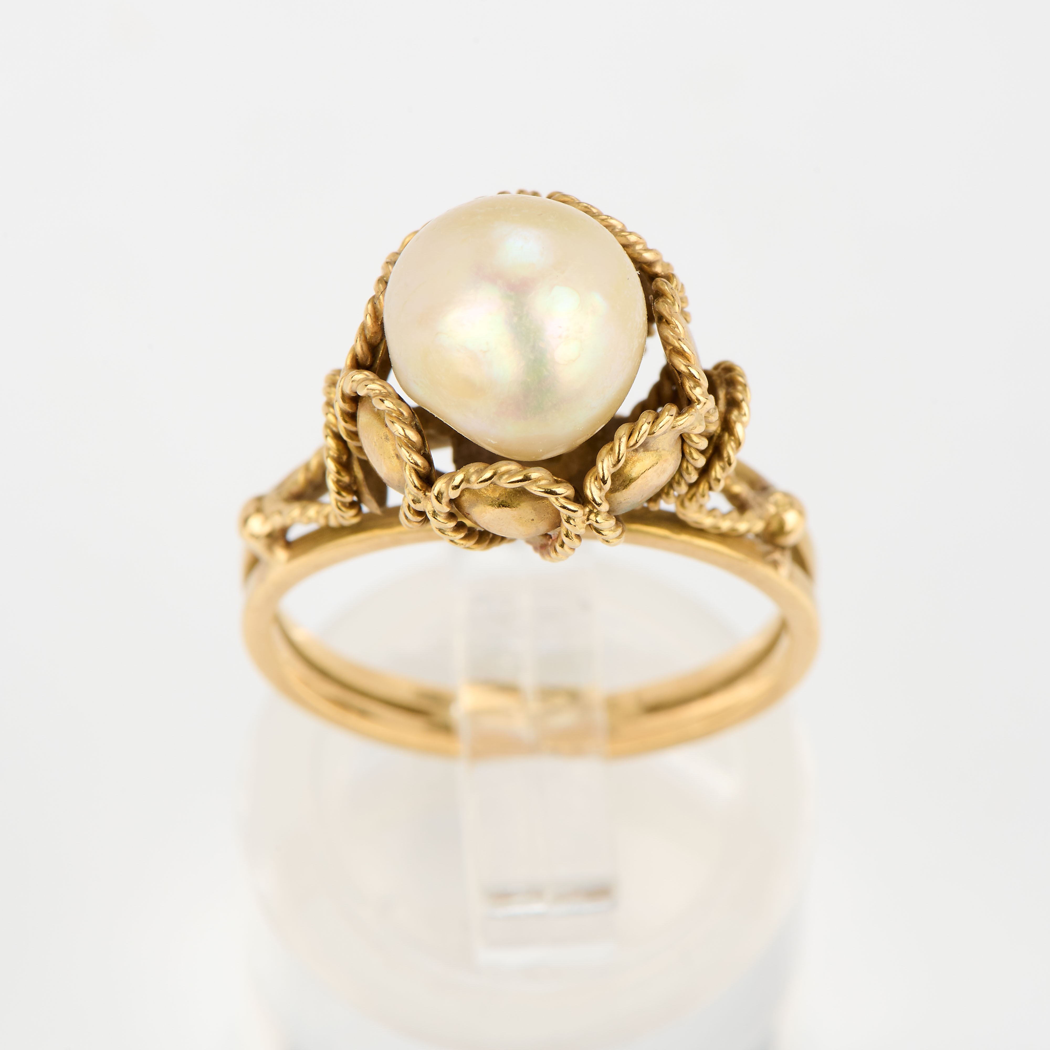 Anello in oro giallo e perla coltivata