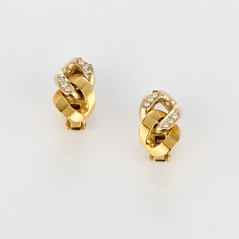 Orecchini a clips a maglia intrecciata in oro giallo e piccoli diamanti