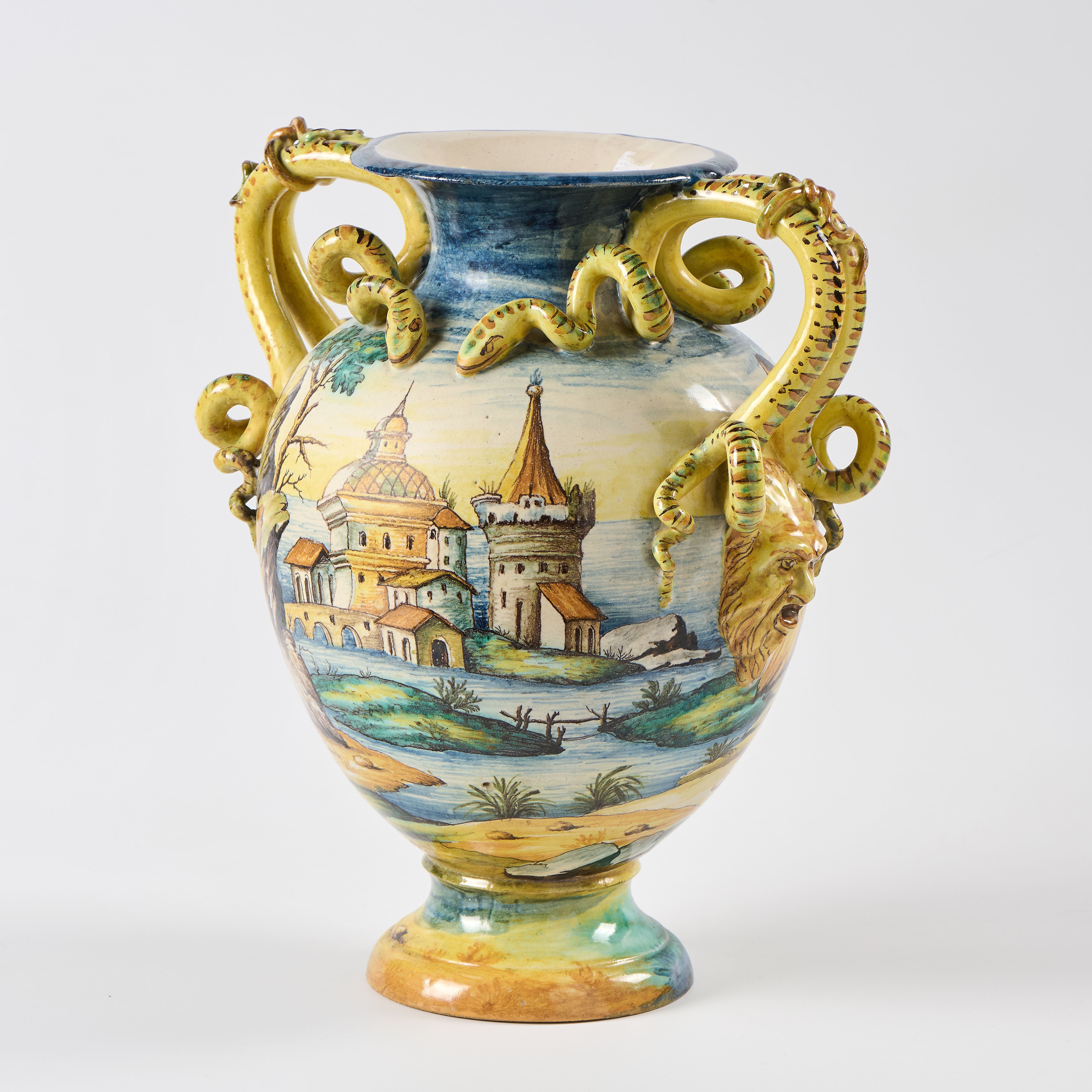 Vaso biansato in maiolica policroma