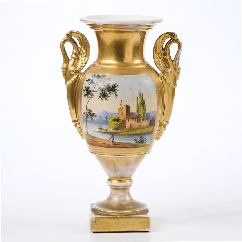 Vaso ad anfora biansato in porcellana policroma