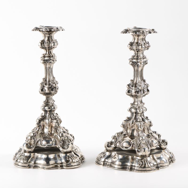 Coppia di grandi candelieri in argento